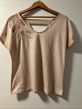 Scoop Neck Short-Sleeve Tee in Cream with Embroidered Leaf Details - Gold Thread